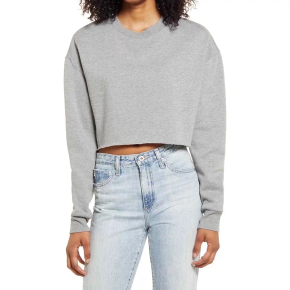 Socialite NWT Medium Gray Crop Crew Neck Sweatshirt - Picture 1 of 8